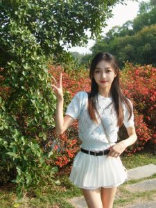 落在我蓝色百褶裙上，<成都>-IT日志资源网