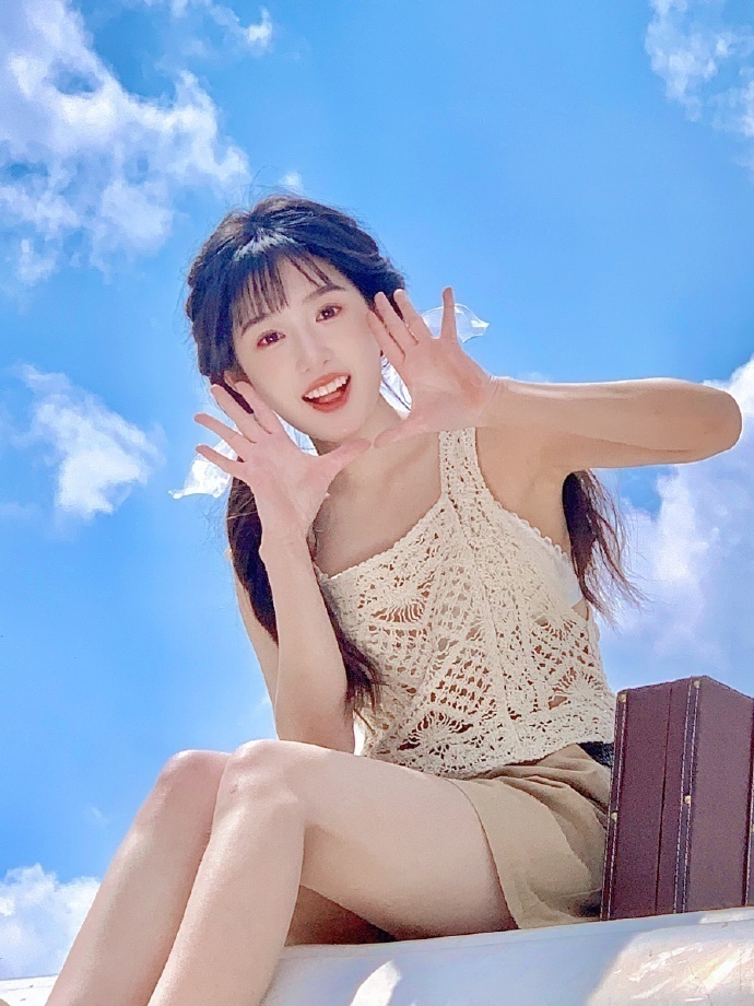 天空真的可以赋予女孩子生命力摄影@苗可青x