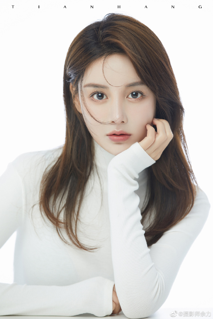 她清澈的眼神，难道不会让你心动