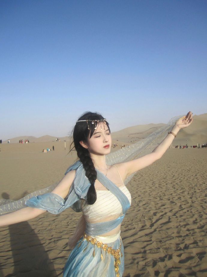 西域公主空降深圳，机不可失。深圳