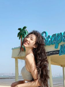 你看天上那朵云，像不像我肚子里的闷气 (青岛 艺术生)-IT日志资源网